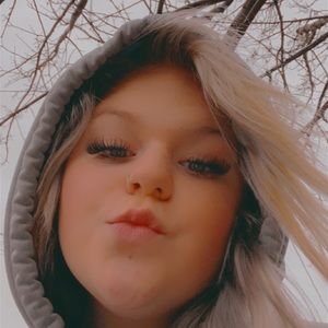 Meet your Posher, Monica